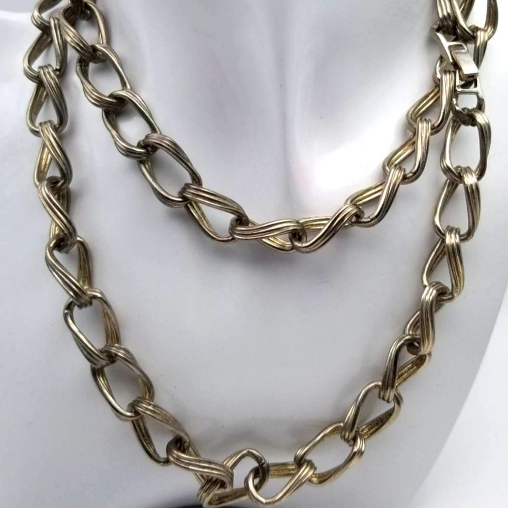 Stunning Belle in chains necklace‎